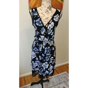 NWOT! Vera Wang Simply Vera Sleeveless Fully Lined Floral Dress. Size XS